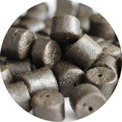 detail-velkych-ciernych-halibut-peliet-20mm-selektivna-nastraha