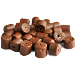 detail-cervenych-halibut-peliet-16mm-krmivo-na-kapry