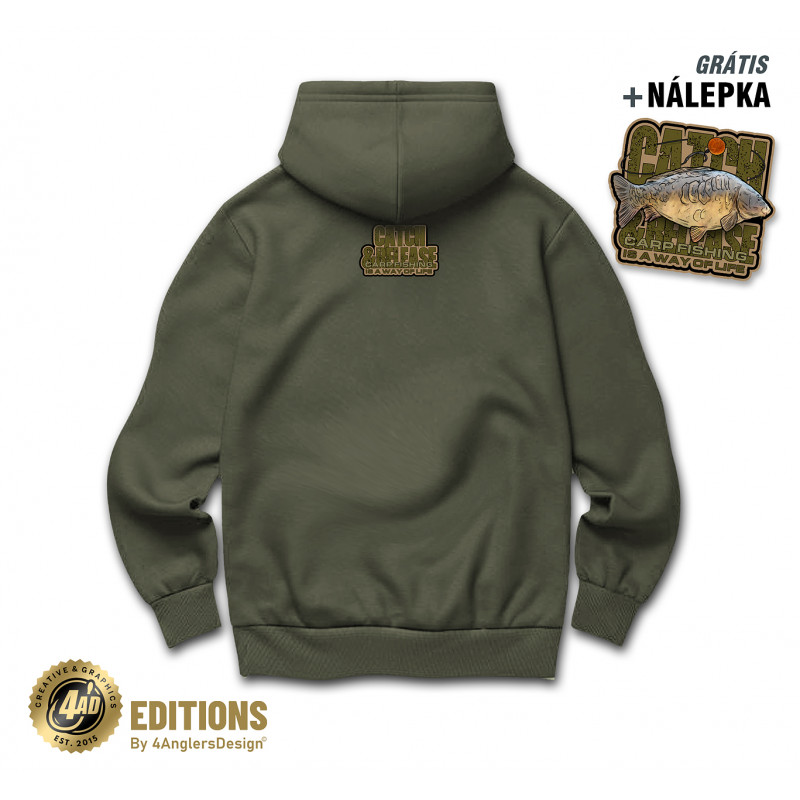 napis-catch-and-release-na-chrbte-rybarskej-mikiny