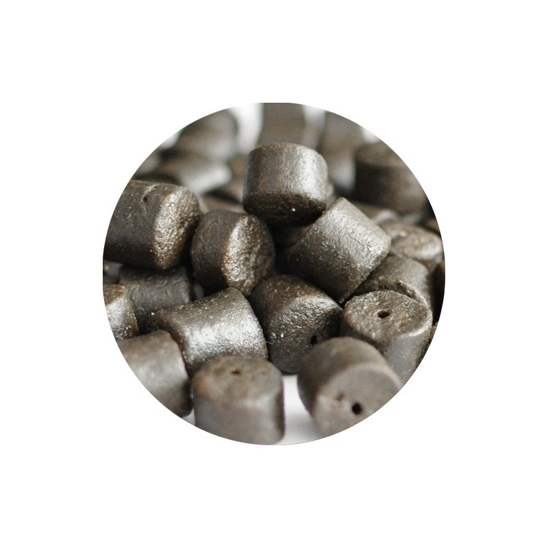 detail-ciernych-halibut-peliet-16mm-selektivne-krmivo