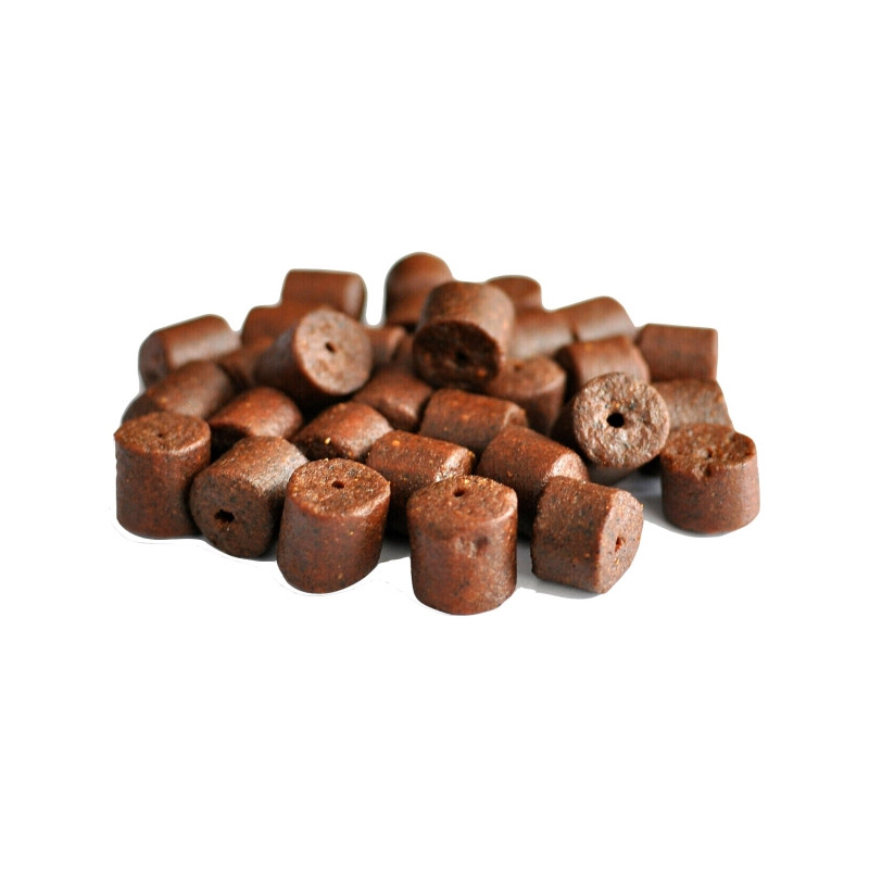 detail-cervenych-halibut-peliet-16mm-krmivo-na-kapry