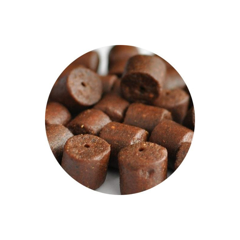 detail-velkych-cervenych-red-halibut-peliet-20mm-selektivne-krmivo